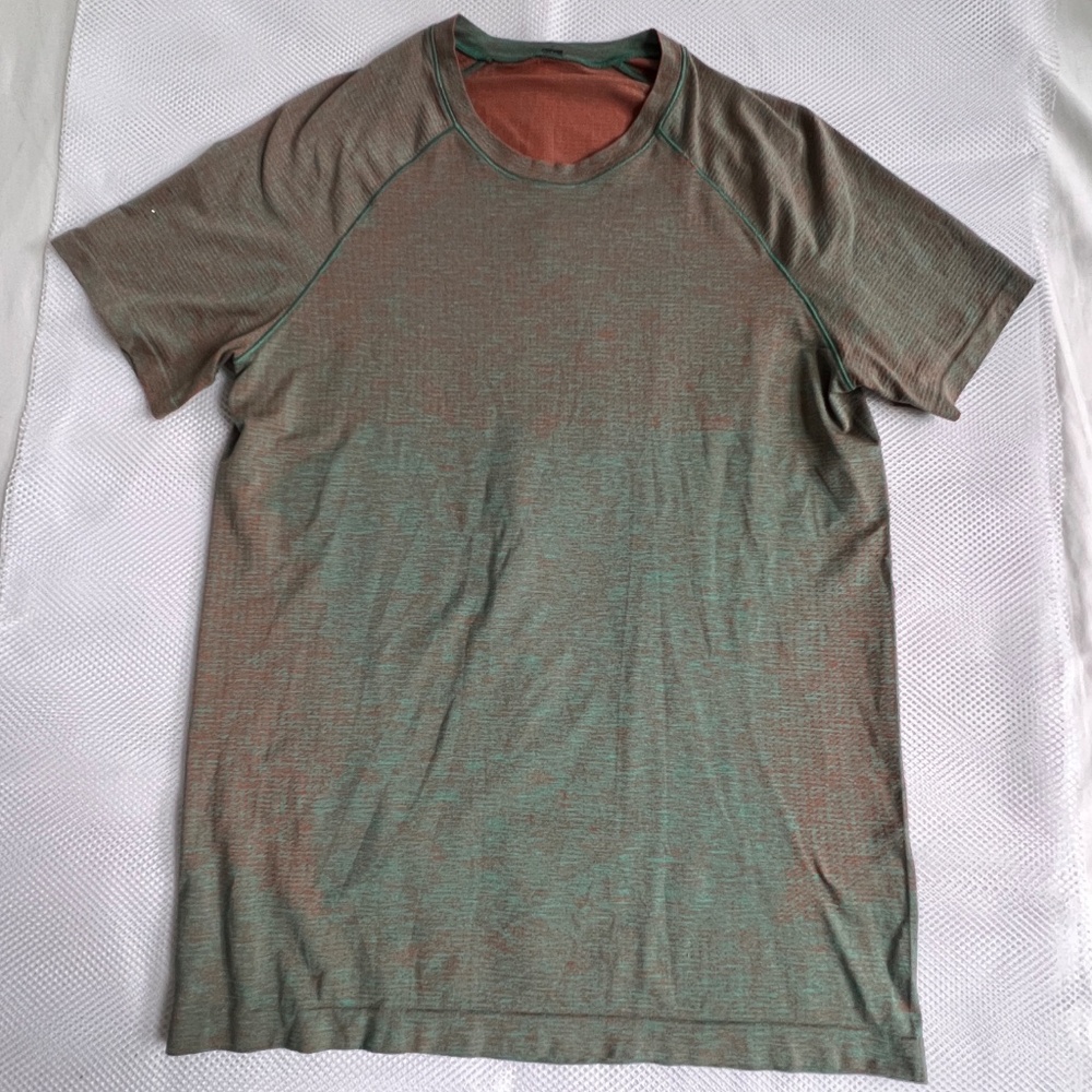 Lululemon Mens T-shirt Activewear Workout Stretch Green Orange Still Your Mind S